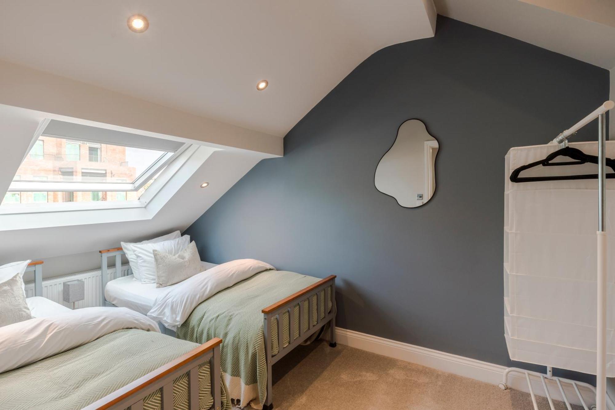 Stunning 3 Bed Duplex Apartment In The Heart Of West Hampstead Londres Exterior foto